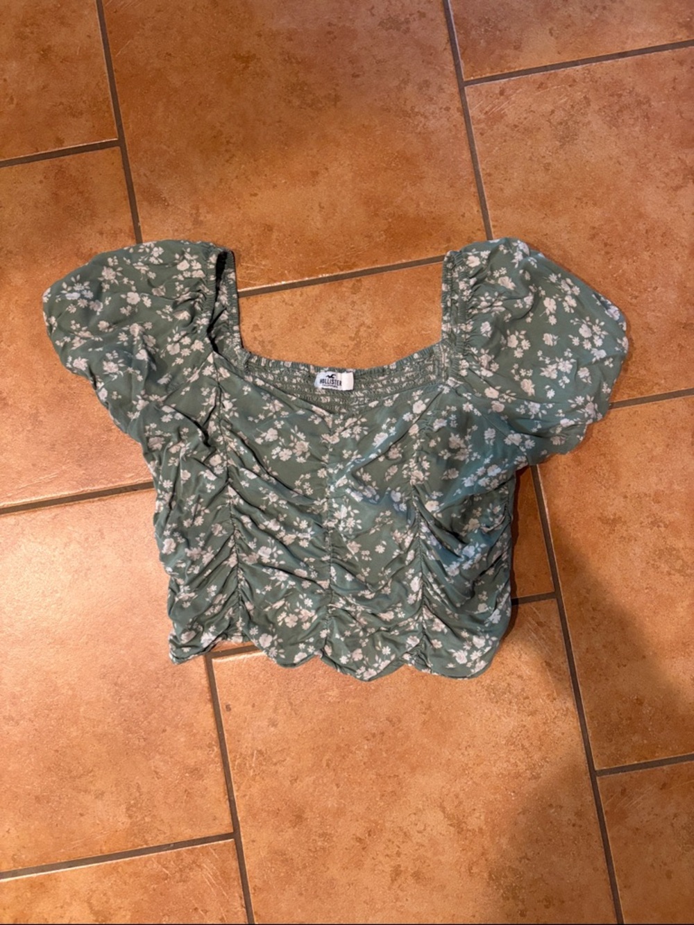 Hollister Sage Green Floral Ruched Puff Sleeve Crop Top